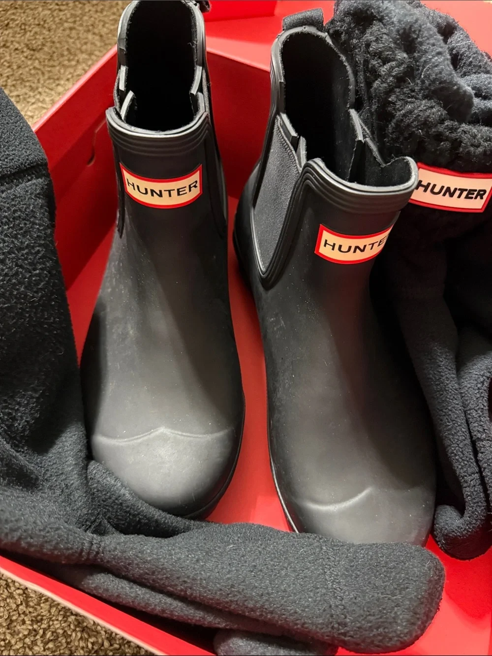 Hunter Black Short Chelsea Rain Boots with 2 Fleece Liners